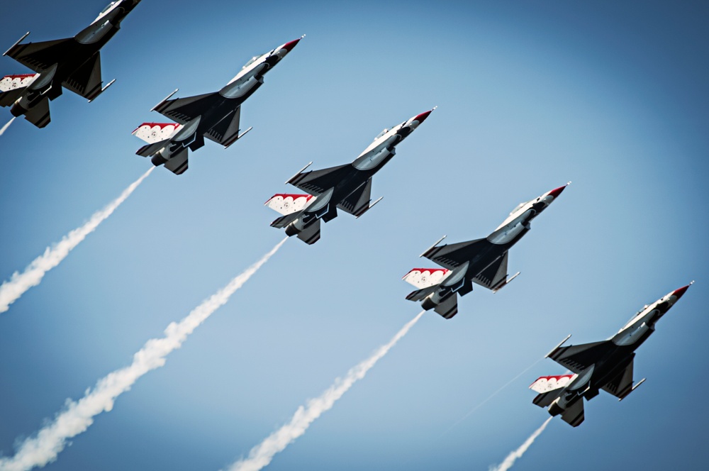 Thunderbirds perform at Keesler Air Force Base