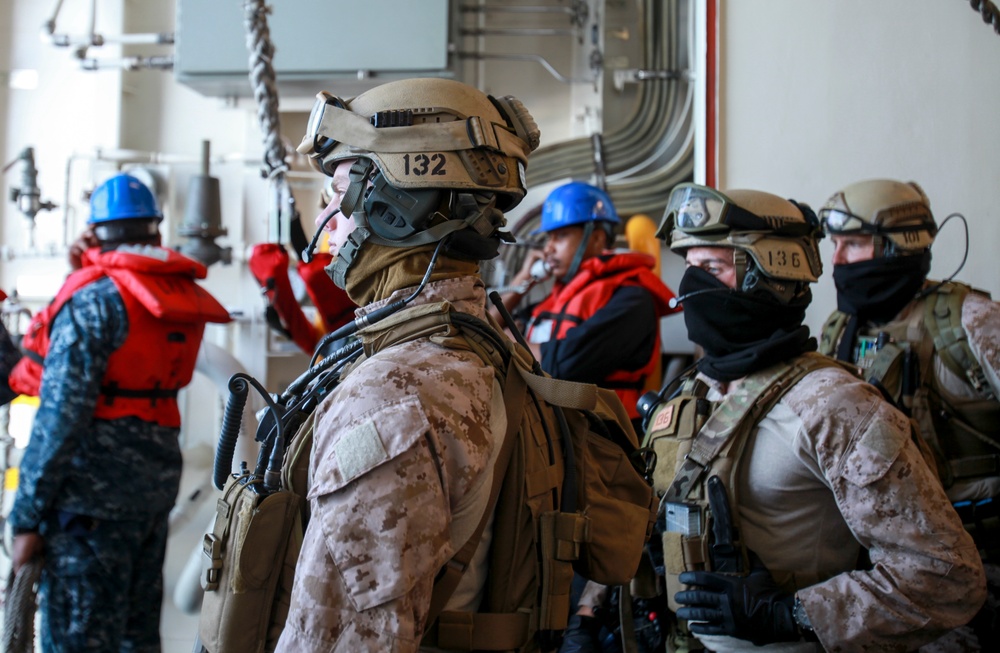 15th MEU Marines perform VBSS from USS Anchorage