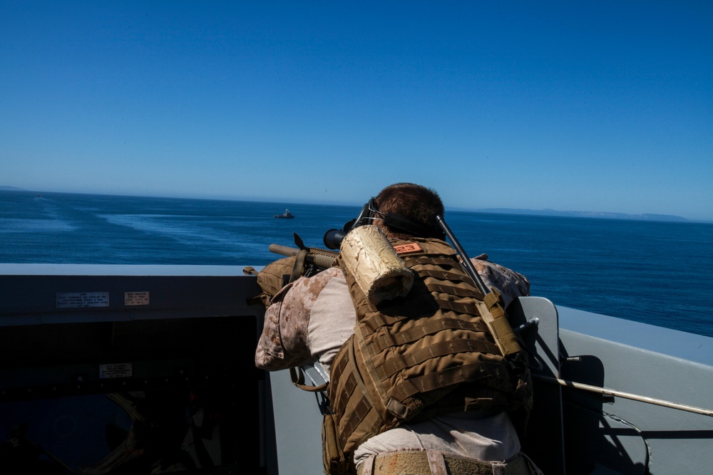 15th MEU Marines perform VBSS from USS Anchorage