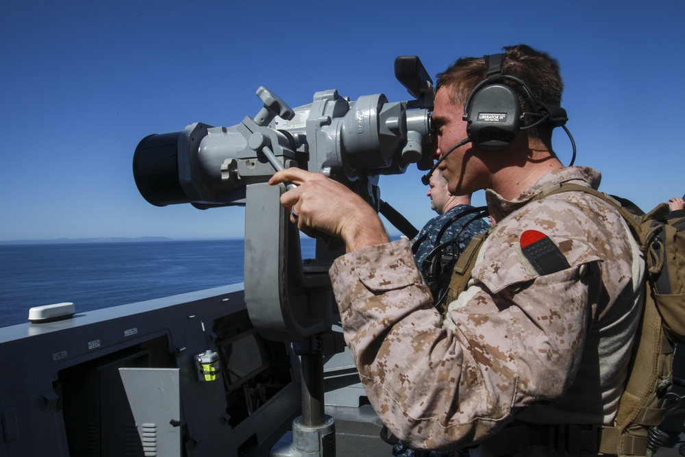 15th MEU Marines perform VBSS from USS Anchorage