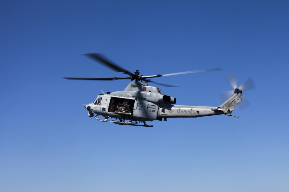 15th MEU Marines perform VBSS from USS Anchorage