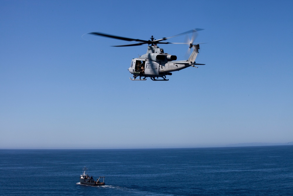 15th MEU Marines perform VBSS from USS Anchorage