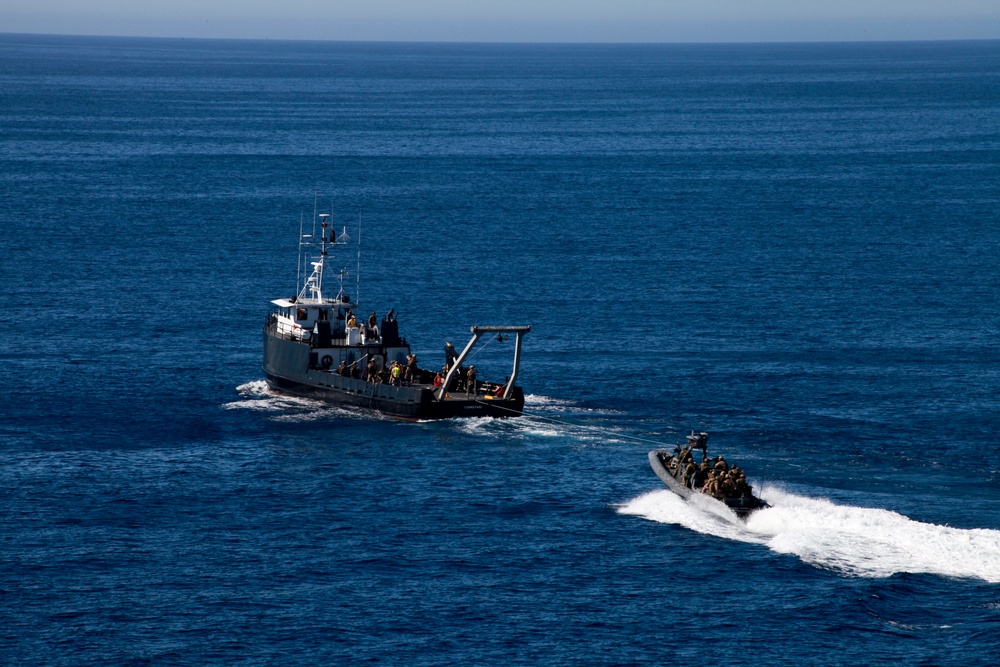 15th MEU Marines perform VBSS from USS Anchorage