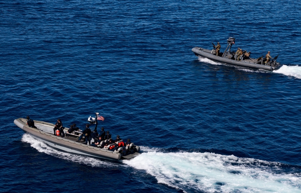 15th MEU Marines perform VBSS from USS Anchorage