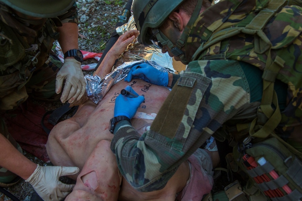 Dutch Marines provide medical attention