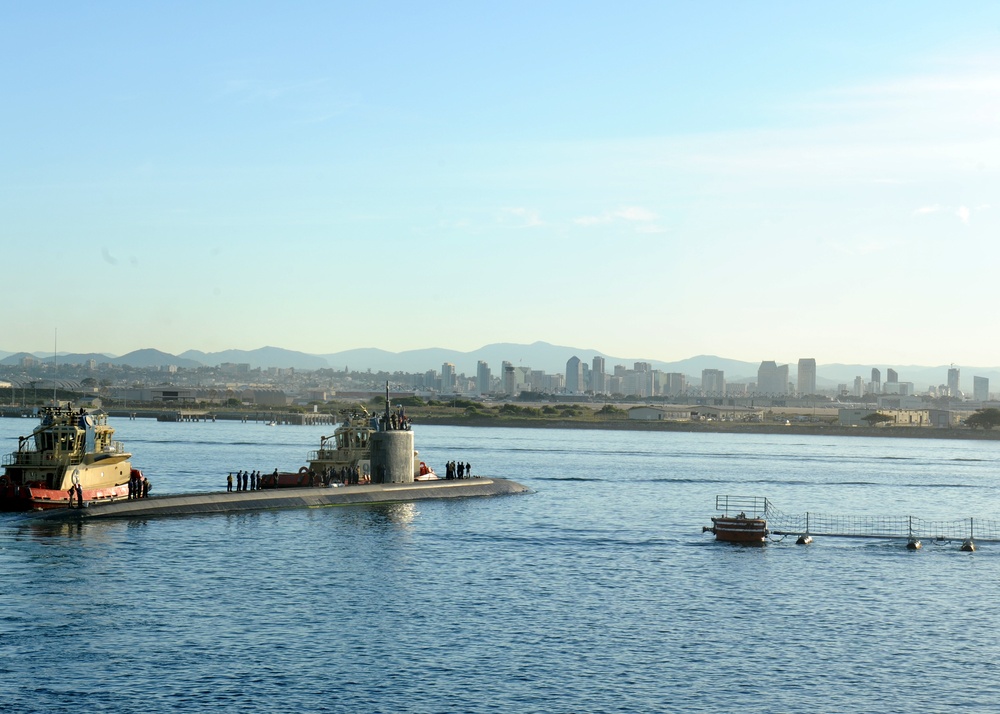 USS Hampton (SSN 767) departs San Diego