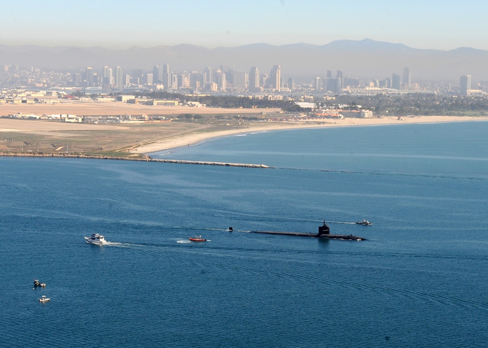 USS Albuquerque (SSN 706) departs San Diego