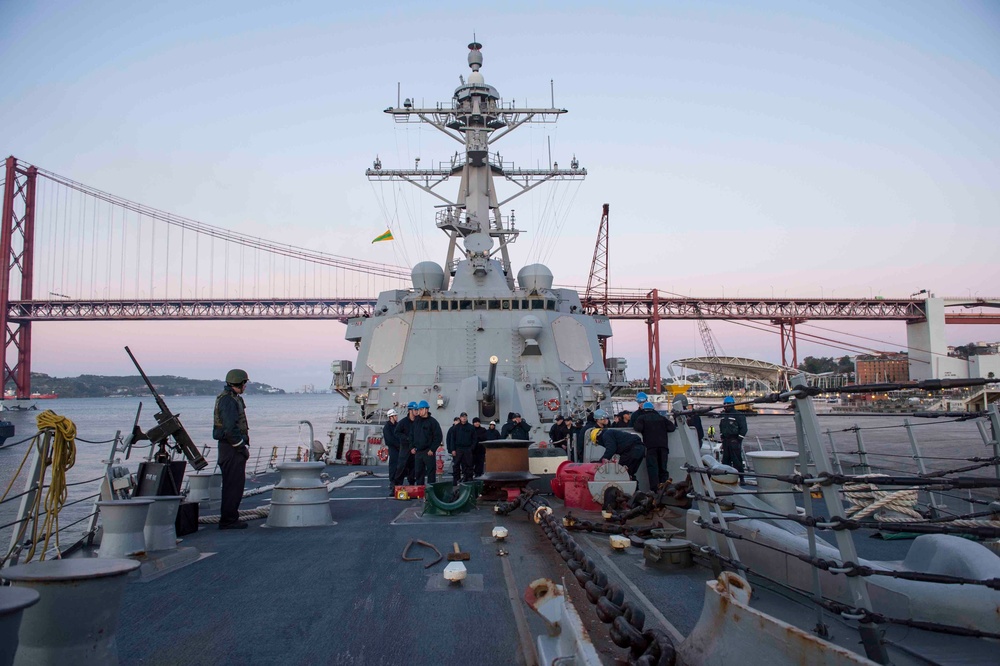 USS Farragut Departs Lisbon