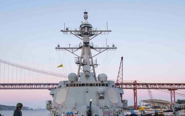 USS Farragut Departs Lisbon