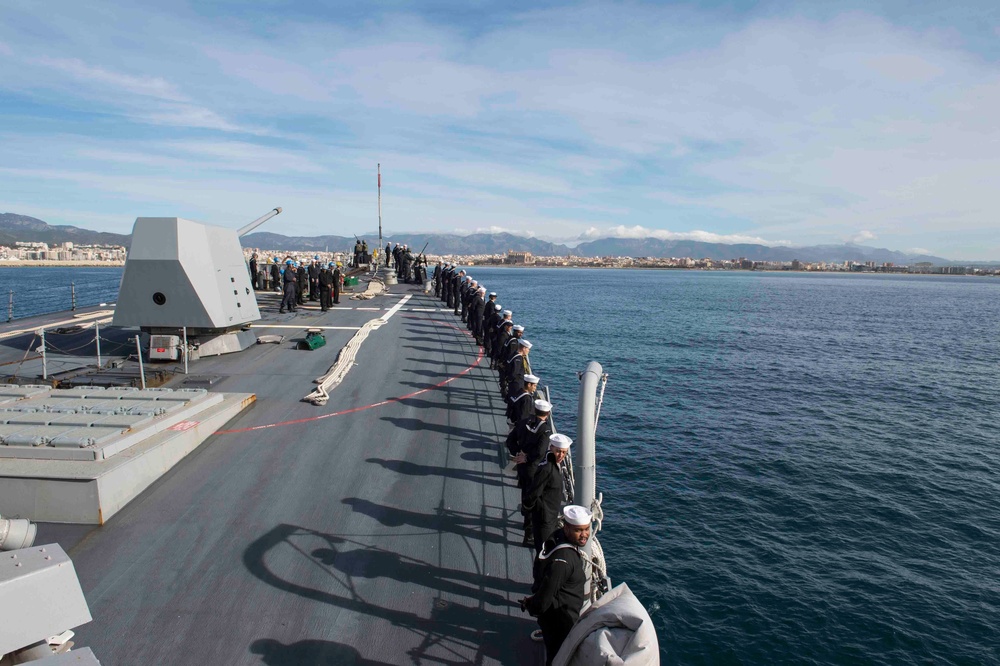 USS Farragut Enters Palma de Mallorca