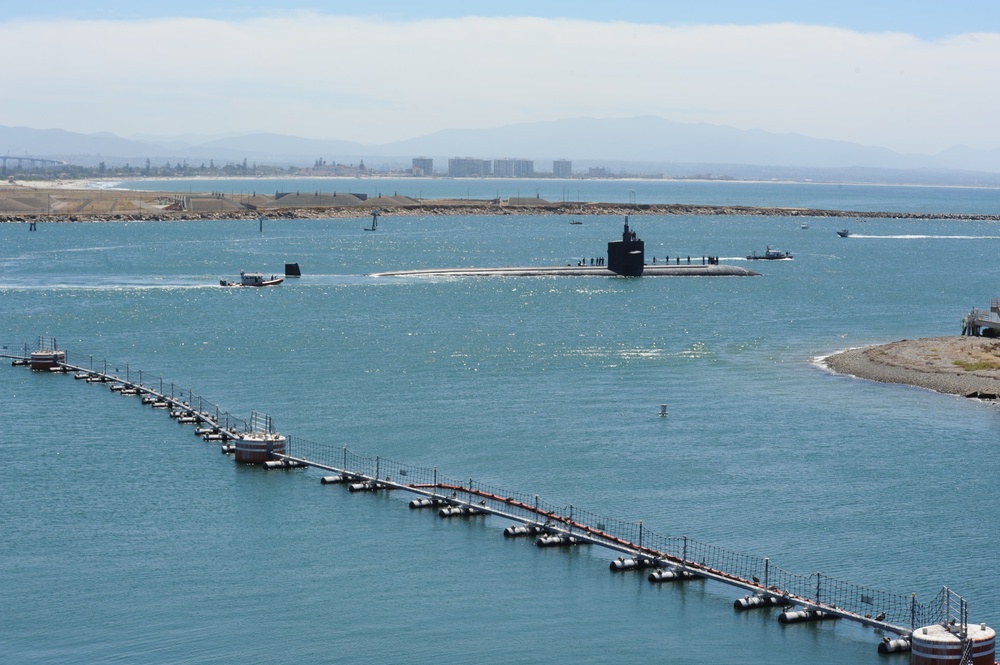 USS San Francisco (SSN 711) departs San Diego