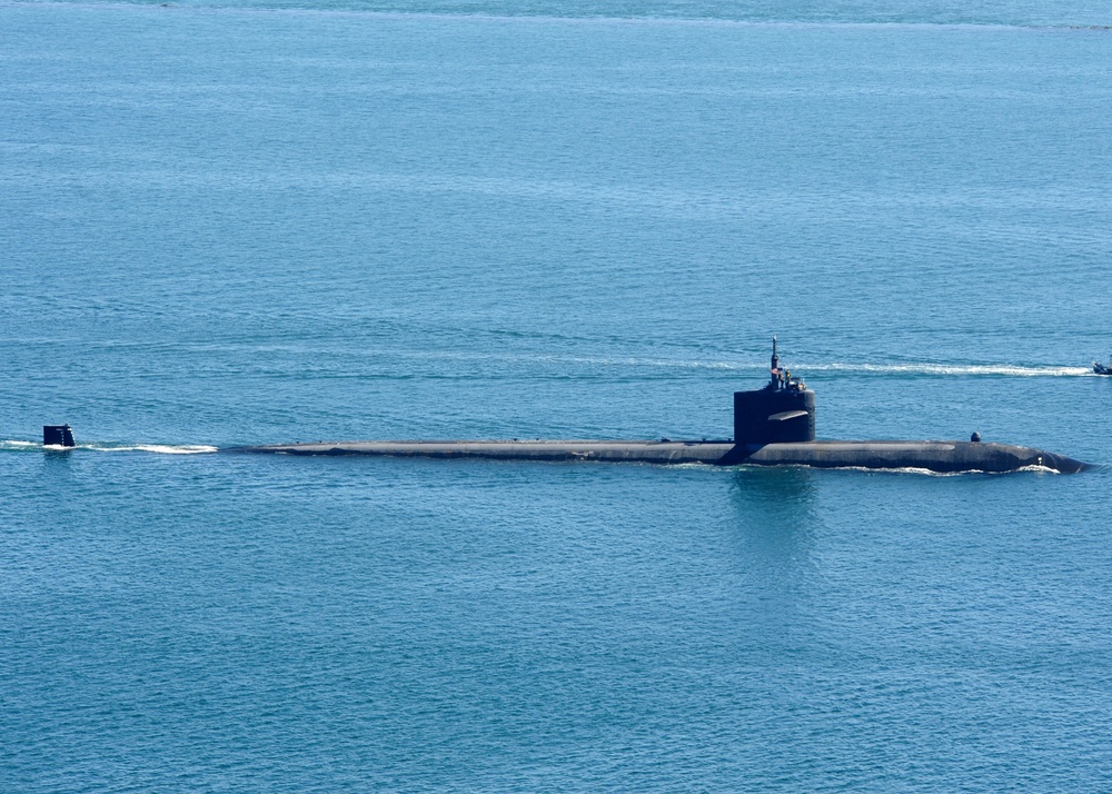 USS Albuquerque (SSN 706) departs San Diego