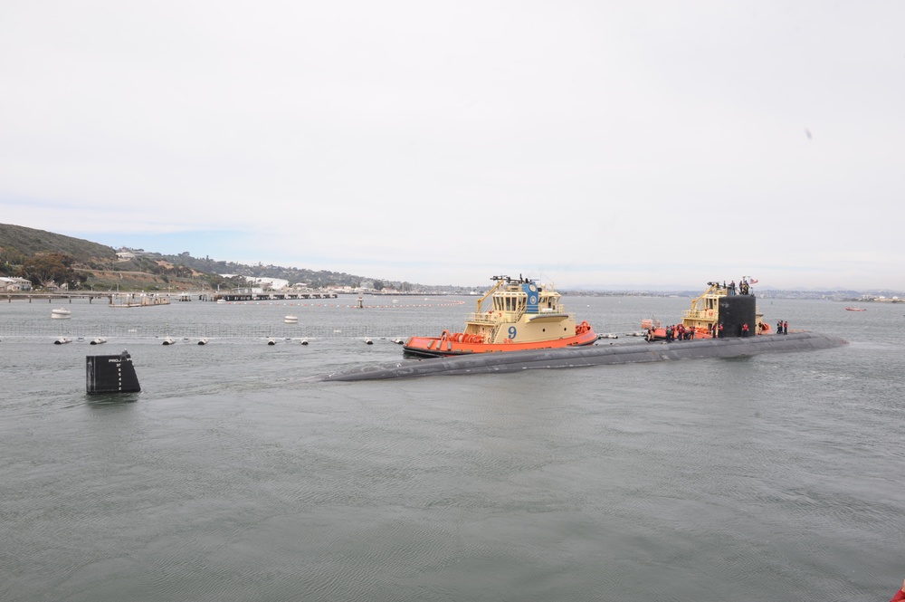 USS Jefferson City (SSN 759) departs San Diego