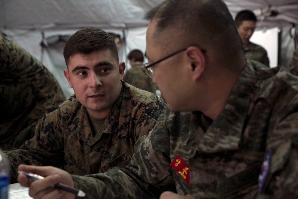 U.S., Republic of Korea Marines coordinate in simulated operations