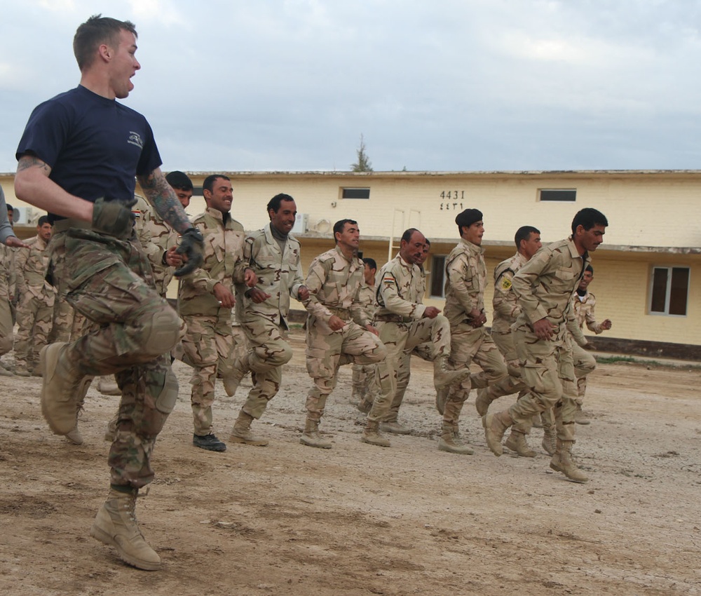 Iraqi soldiers perform physical training with 82nd Airborne