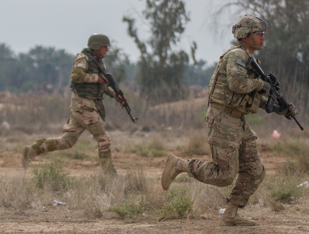 Iraqi soldiers train with 82nd Abn.