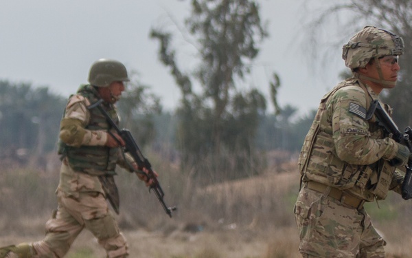 Iraqi soldiers train with 82nd Abn.