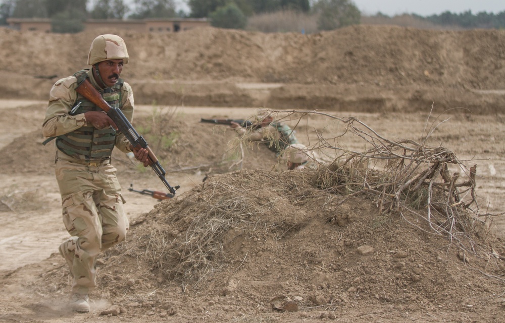 Iraqi soldiers react to variety of situations