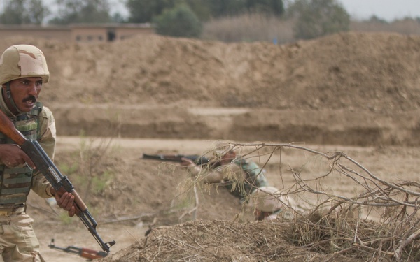 Iraqi soldiers react to variety of situations