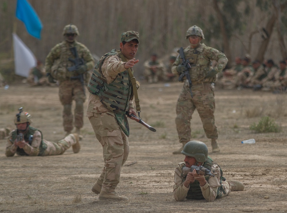 Iraqi leaders and 82nd Abn. Soldiers train troops