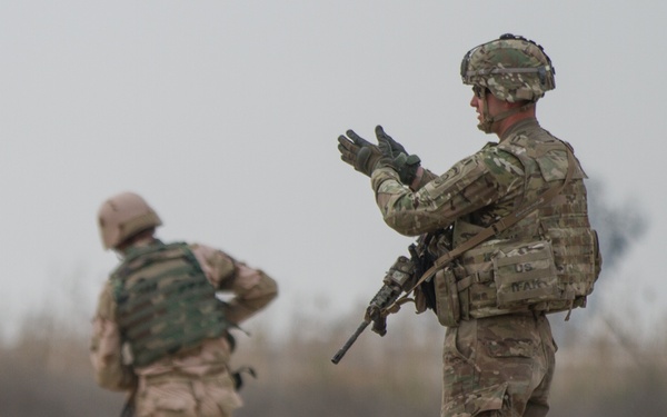 82nd Abn. assists in training Iraqi soldiers