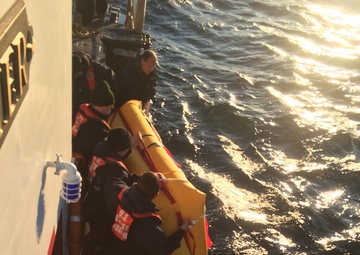 Coast Guard Cutter Shearwater rescues boaters