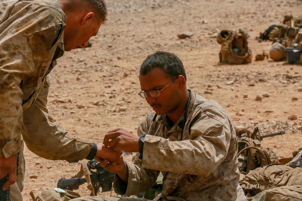 15th MEU Marines train in Sandbox