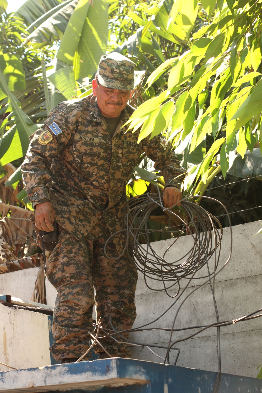 BTH-15 El Salvadoran electrician