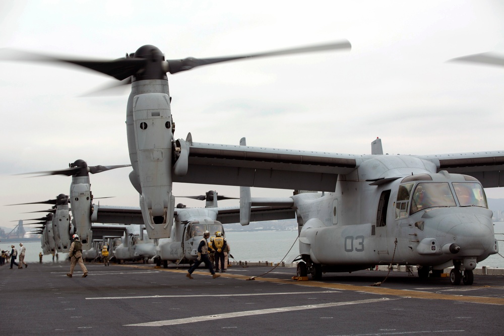 Ospreys depart USS Bonhomme Richard