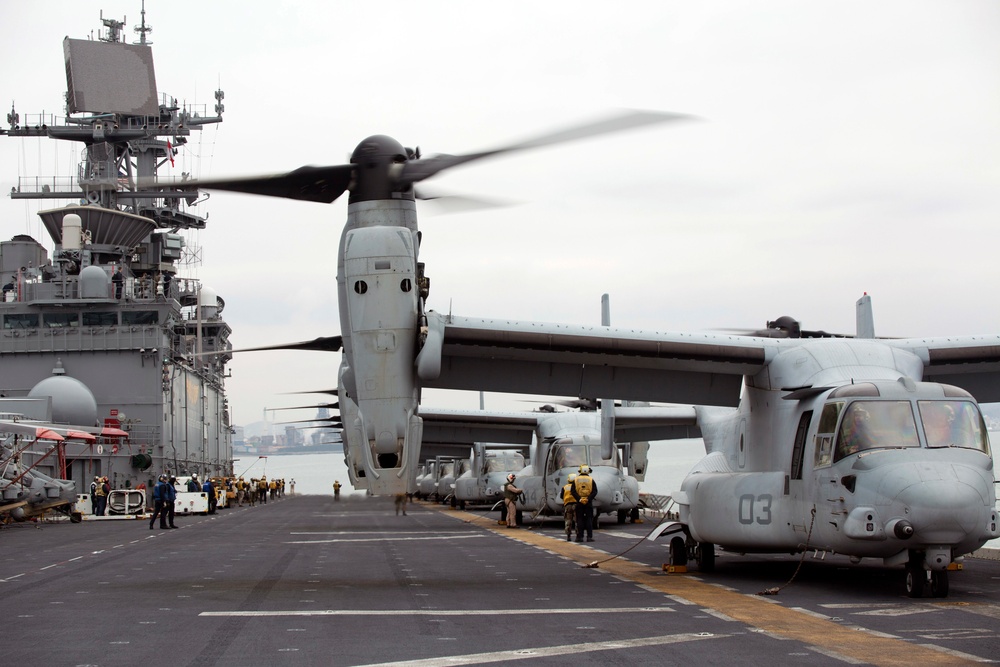 Ospreys depart USS Bonhomme Richard