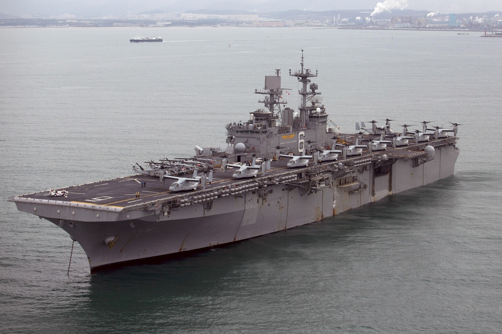 Ospreys depart USS Bonhomme Richard