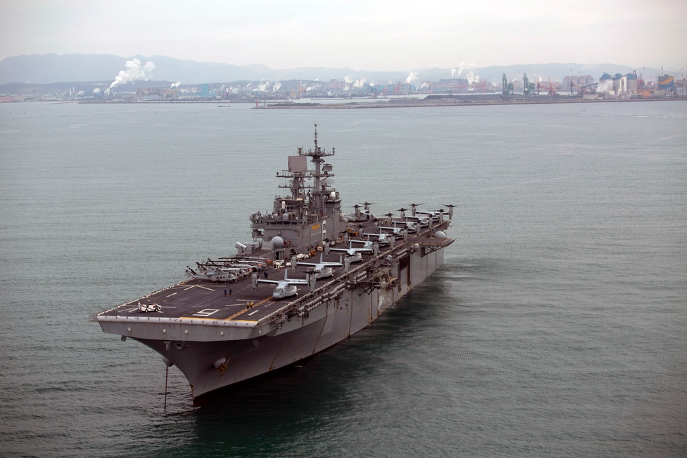 Ospreys depart USS Bonhomme Richard