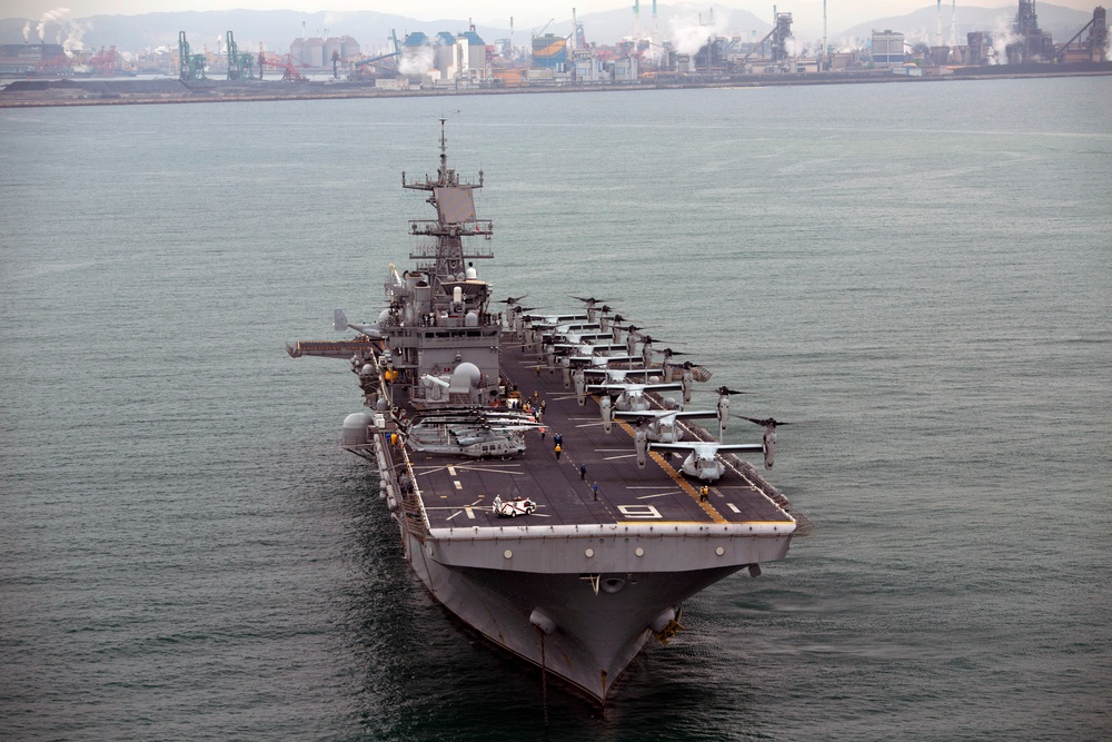 Ospreys depart USS Bonhomme Richard