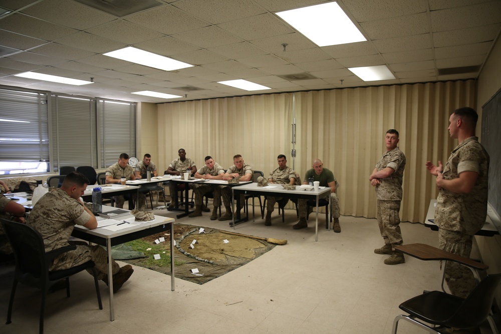 Weapons Co. 2/2 conducts order briefs