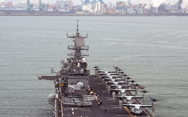 Ospreys depart USS Bonhomme Richard