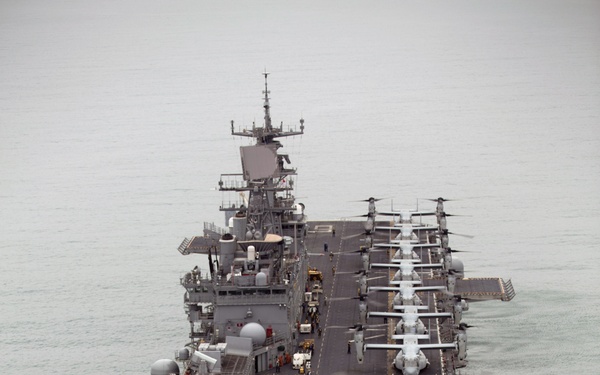 Ospreys depart USS Bonhomme Richard