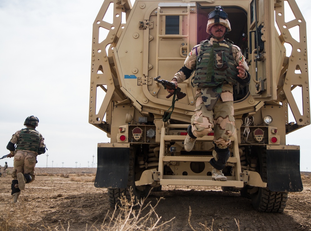 Iraqi soldiers perform vehicle fire drill