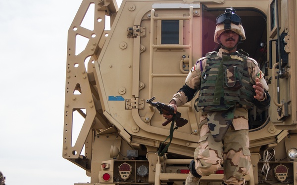 Iraqi soldiers perform vehicle fire drill