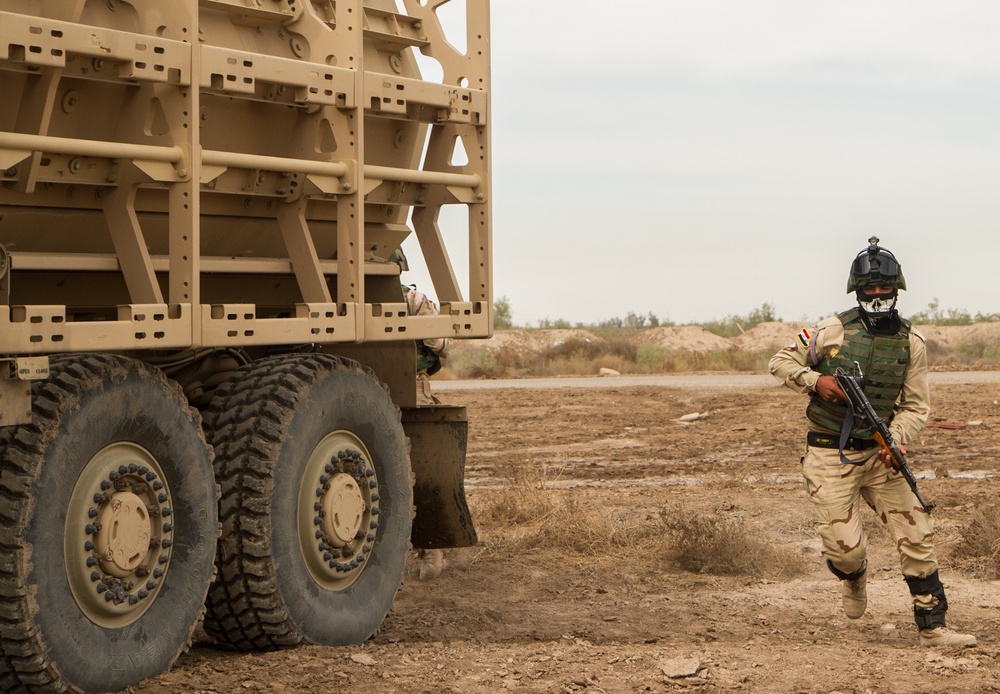 Iraqi soldiers perform vehicle fire drill