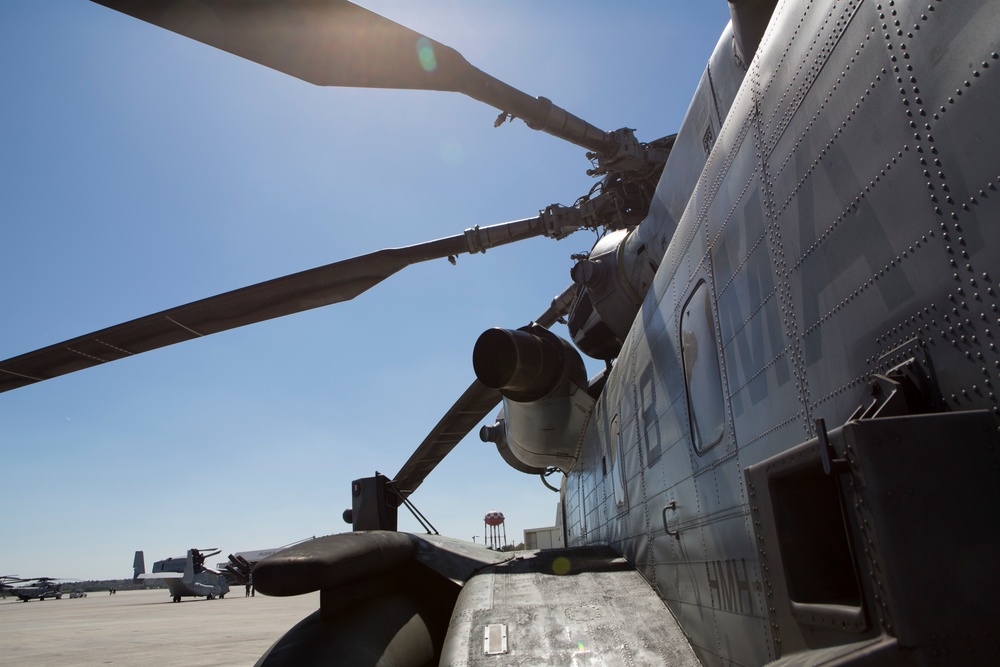 HMH-461 and 3rd MSOB Parachute Operations