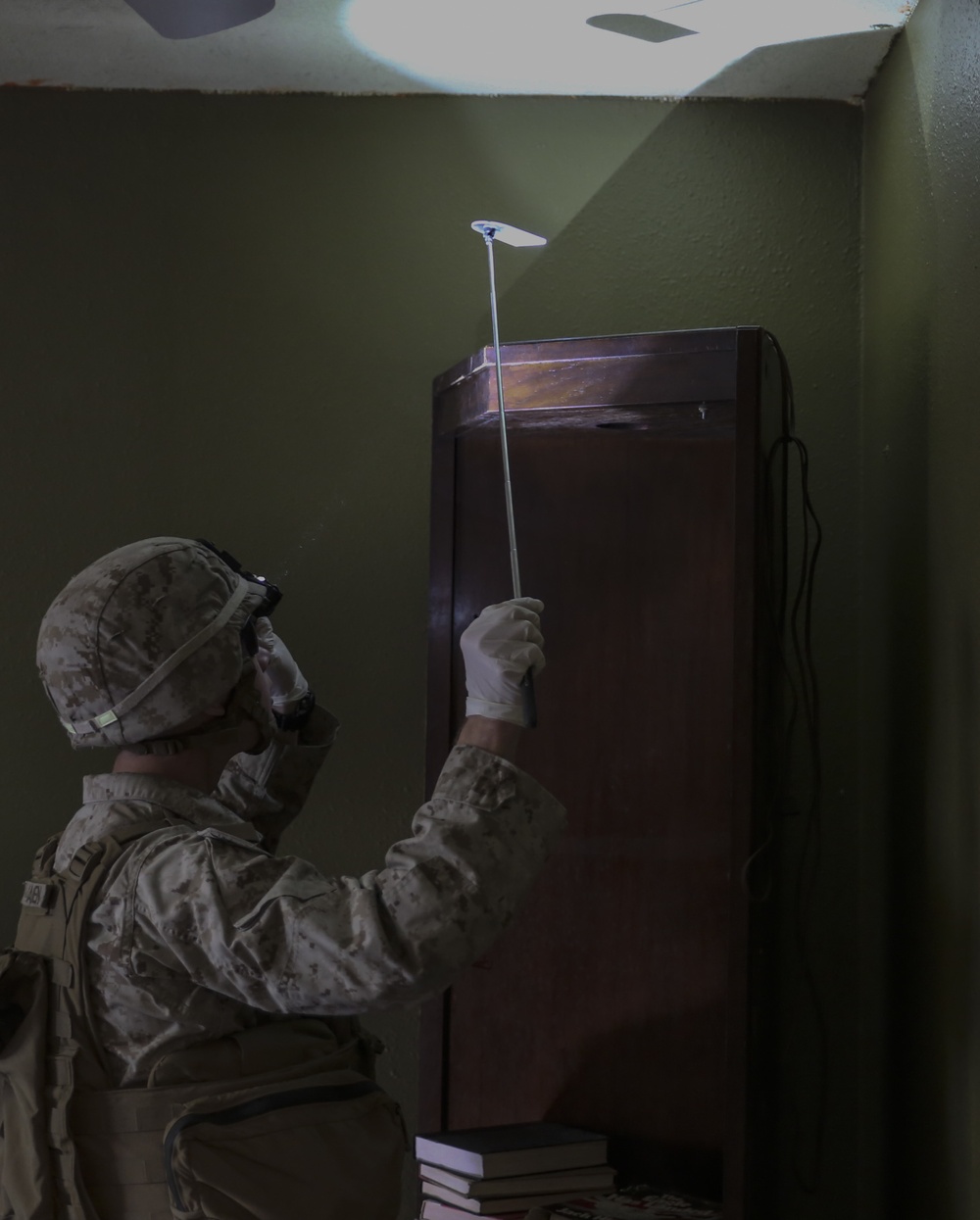 Marines with 1/8 expand knowledge on proper search procedures