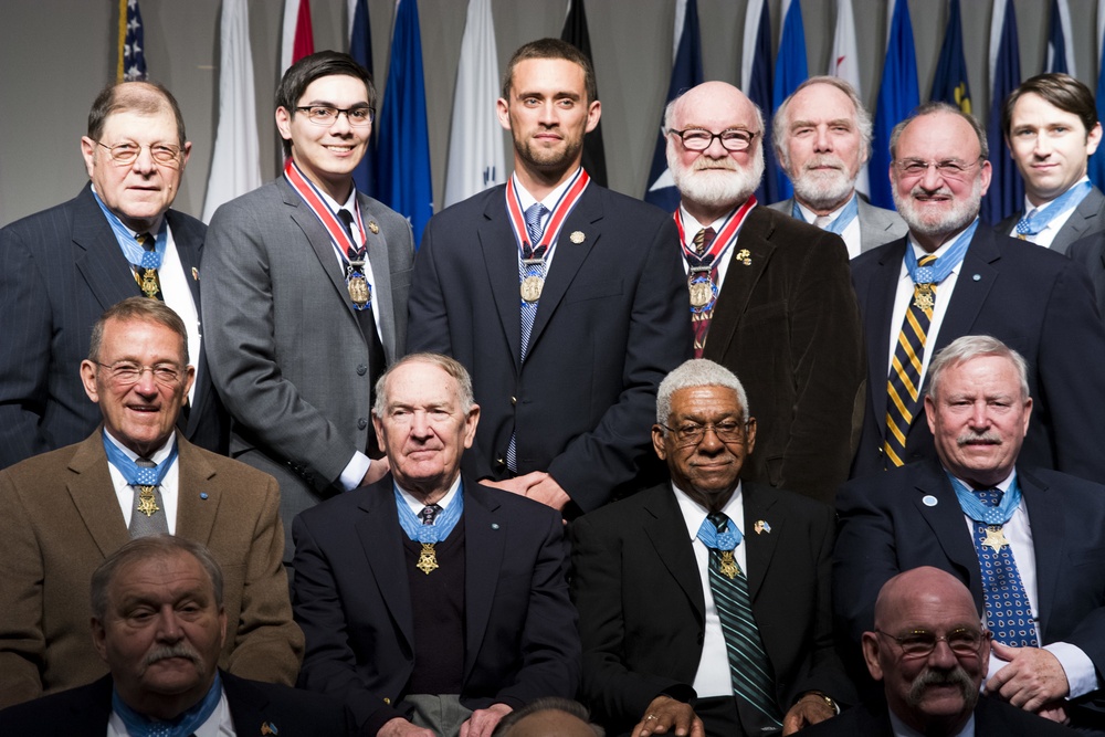 Twenty-eight Medal of Honor recipients gather at ANC for National MOH Day