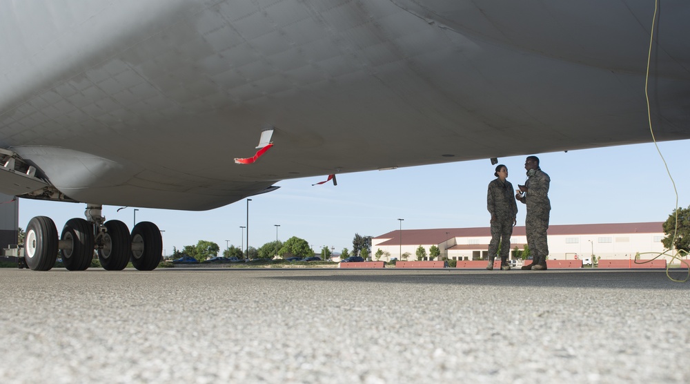 Travis AFB C-5 M Super Galaxy record set, April 2015