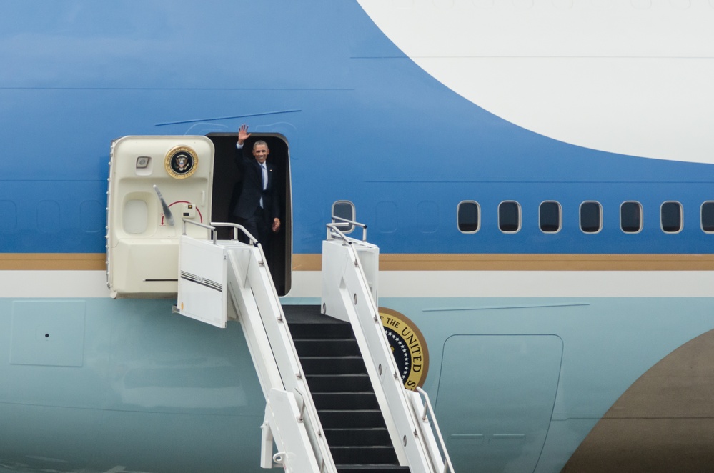 President Obama arrives at Kentucky Air Guard Base