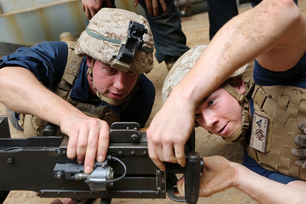 24th MEU AAV crewmen conduct crew-served weapon drills