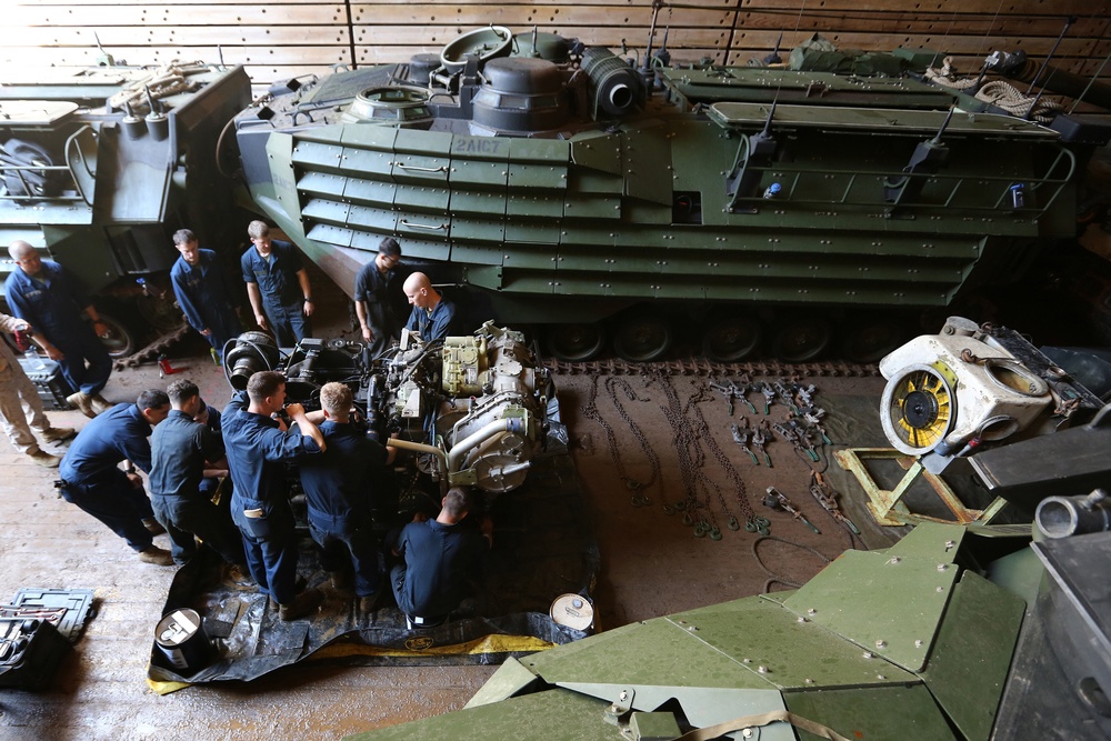 AAV Marines conduct maintenance