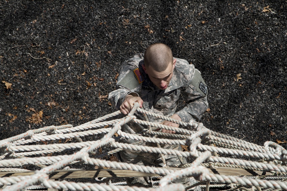 200th MPCOM Soldiers compete in the command's 2015 Best Warrior Competition
