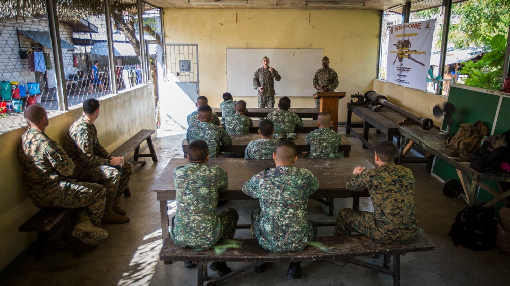 Philippine, U.S. Marines discuss AAV tactics