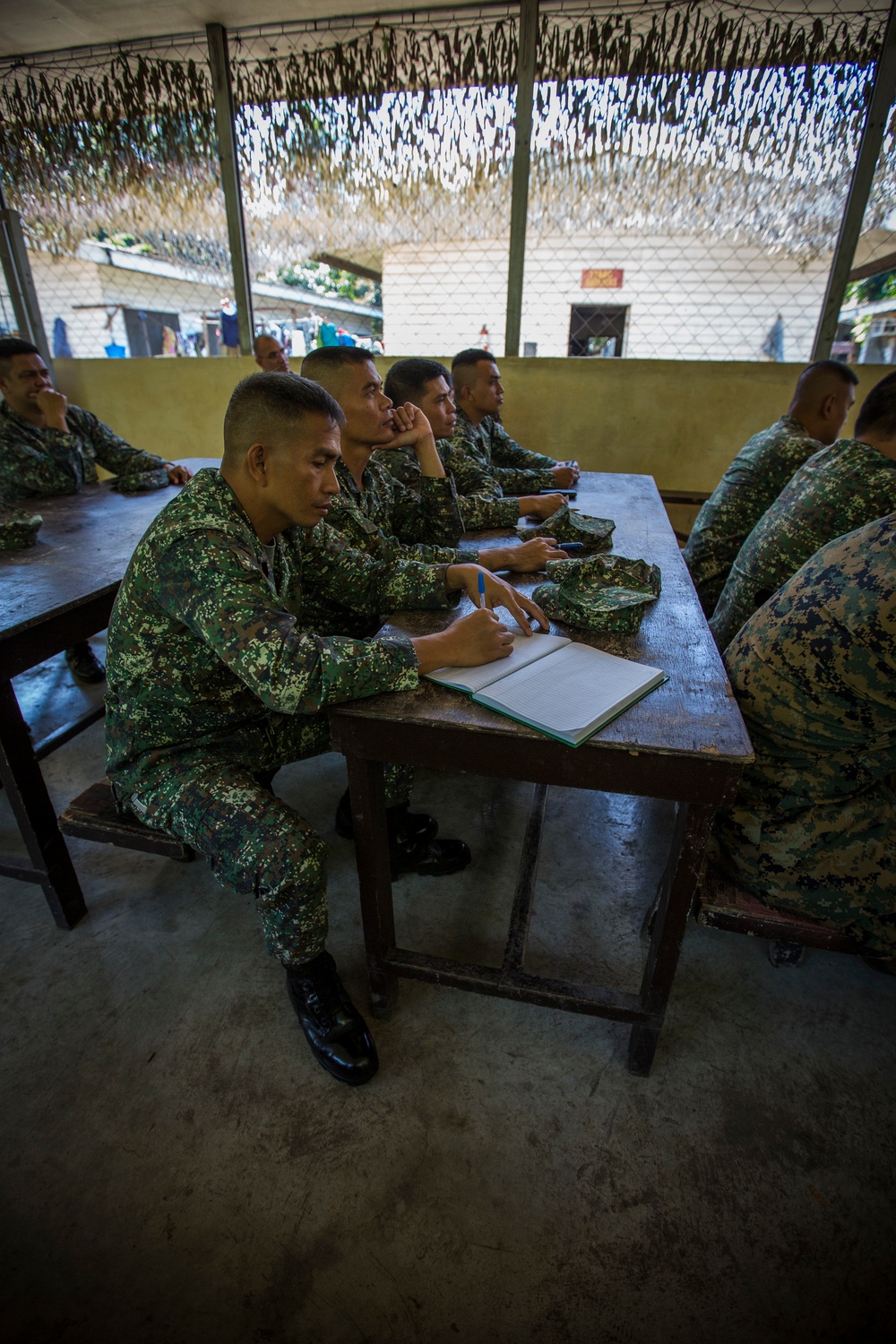 Philippine, U.S. Marines discuss AAV tactics