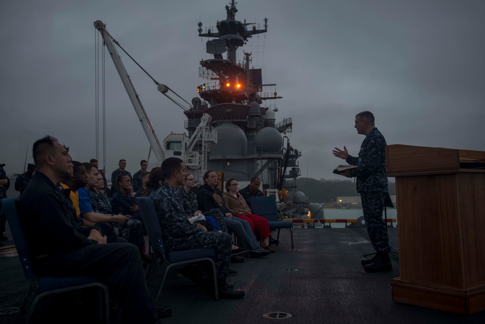 USS Bonhomme Richard: Easter sunrise service